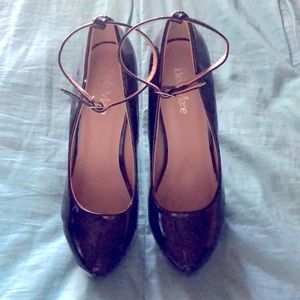 Bella Marie Helena- Black Patent- Wms Ankle Strap Platform Pump Stiletto- 8.5M